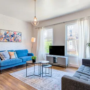Chez Mont Royal Apartments! Apartment