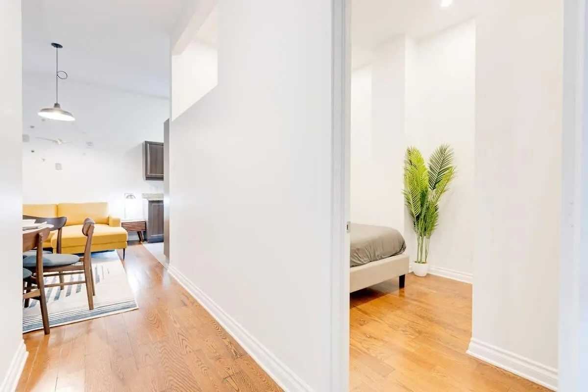 Apartament M11 Stylish & Modern 3Br Downtown Mtl Montreal 0*,  Kanada